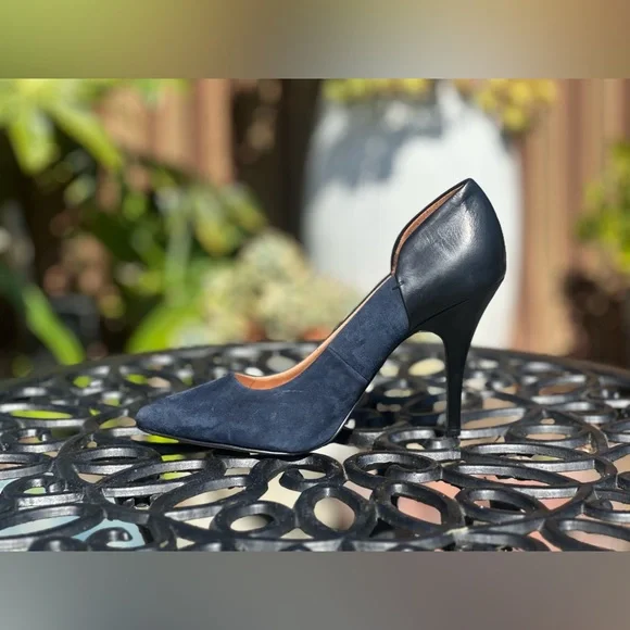 Madewell — The Maddie Navy Suede & Black Leather Pump - Picture 4 of 7